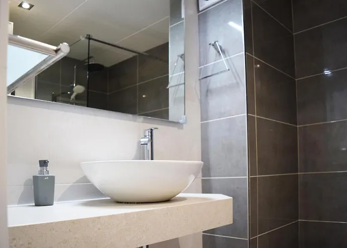 Alexia Brisa 2nd Floor Stairs 2br Pool View 9 Min To Sea 5min To Town At1833 *