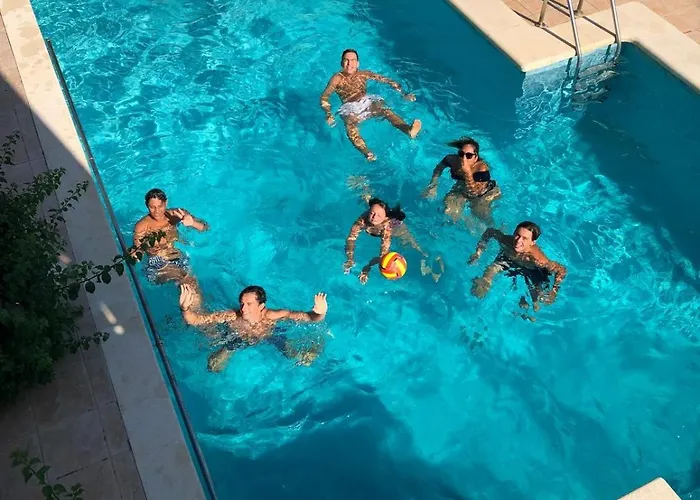 Alexia Brisa 2nd Floor Stairs 2br Pool View 9 Min To Sea 5min To Town At1833 *