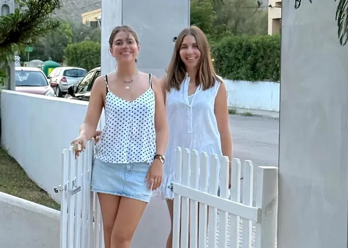 Alexia Brisa 2nd Floor Stairs 2br Pool View 9 Min To Sea 5min To Town At1833 *